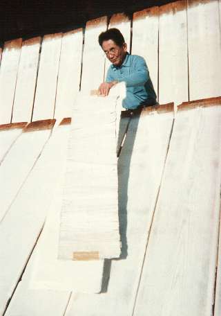 The paper is dried and Mr. Fukunishi lifts the paper from the drying boards